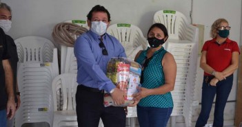Entrega de cestas básicas a instituições filantrópicas